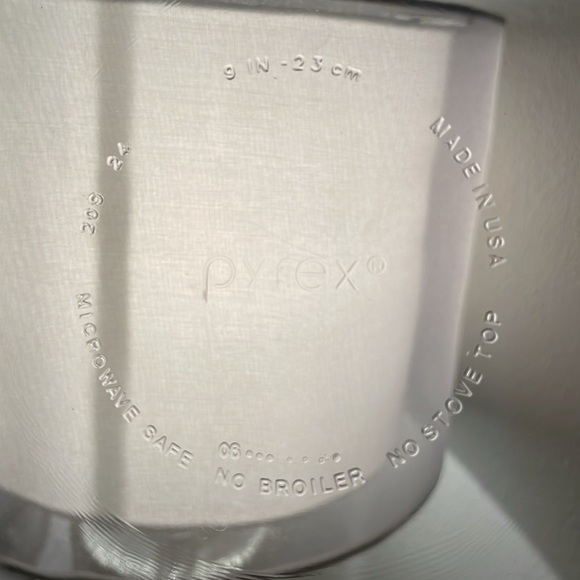 Pyrex 9” Round Pie Plate Clear Glass with Blue Tinted Rim - Picture 4 of 8